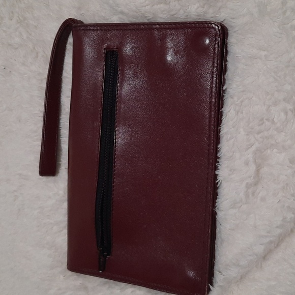 Bundle of Wallets/Clutch - Picture 9 of 14